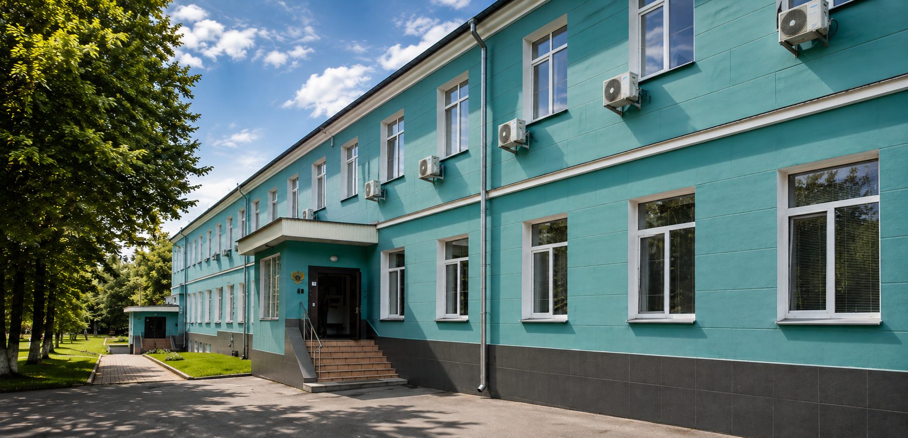 Здание учебного центра СТБ на территории Тимирязевской академии